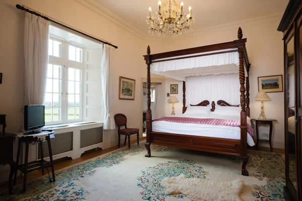 Lords 4 poster bedroom